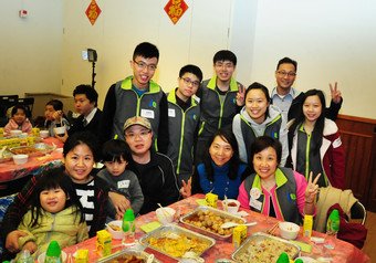 The Community Service Partnership Scheme of the URA has been held for three years. The appreciation ceremony of this year carries an extra meaning, for it is at the same time a celebration of the Chinese New Year with some grass-root families.