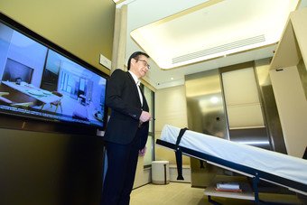 Managing Director of URA, Ir Wai Chi-sing demonstrates how the multi-purpose foldable furniture in the show flat of “eResidence” enables residents to utilise their home space more flexibly.